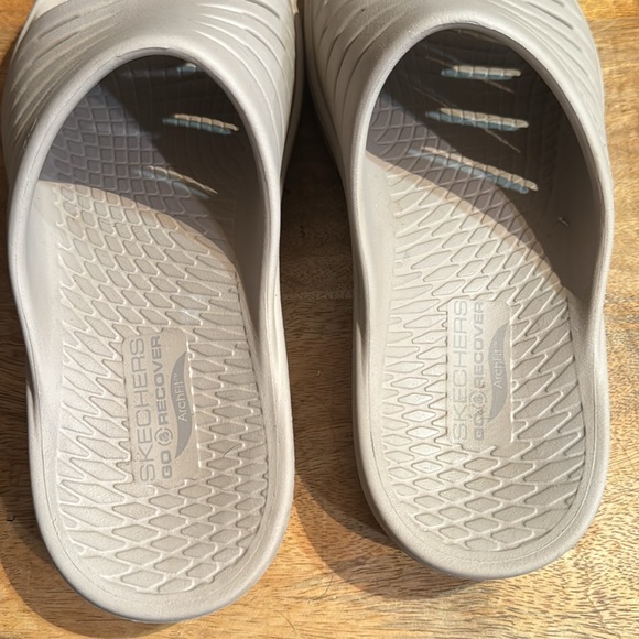 Sketchers GO recovery slides 10 - Picture 3 of 7